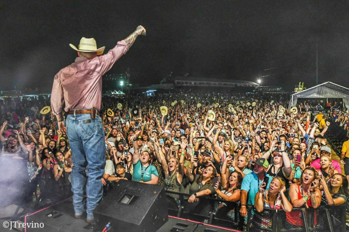 Cody Johnson at Pinnacle Bank Arena